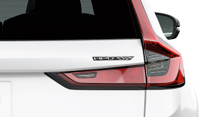 Closeup of HPD emblem on back of white CR-V