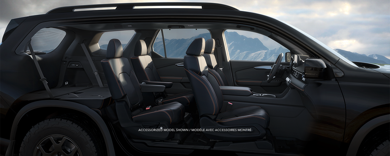 Panoramic side view of black Pilot Trailsport