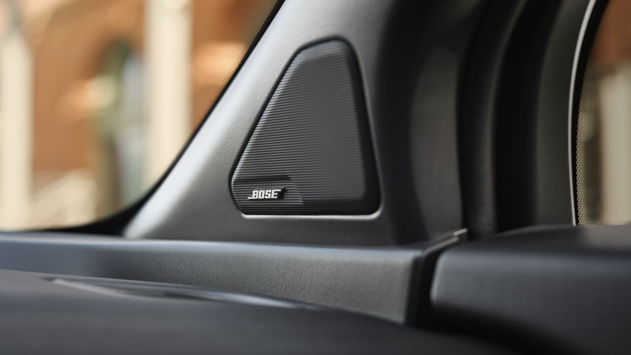 Gros plan du haut-parleur avec logo BOSE.